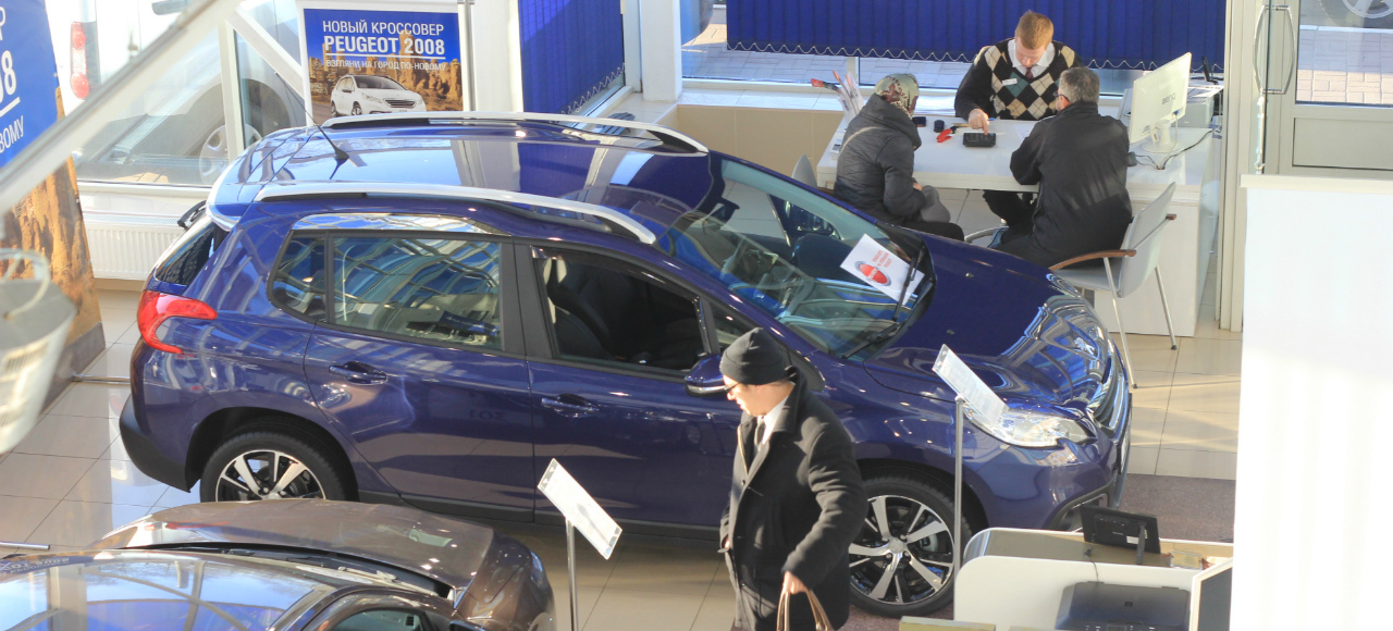 Автопром Петербурга замедлил падение