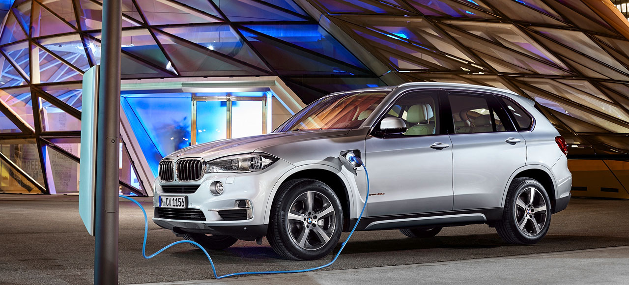Первый серийный гибрид с технологией plug-in BMW X5 xDrive40e