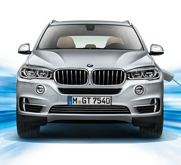 Первый серийный гибрид с технологией plug-in BMW X5 xDrive40e