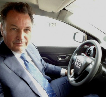 Появилось первое фото салона предсерийной Lada Xray