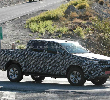 Пикап Toyota Hilux: первые фотографии