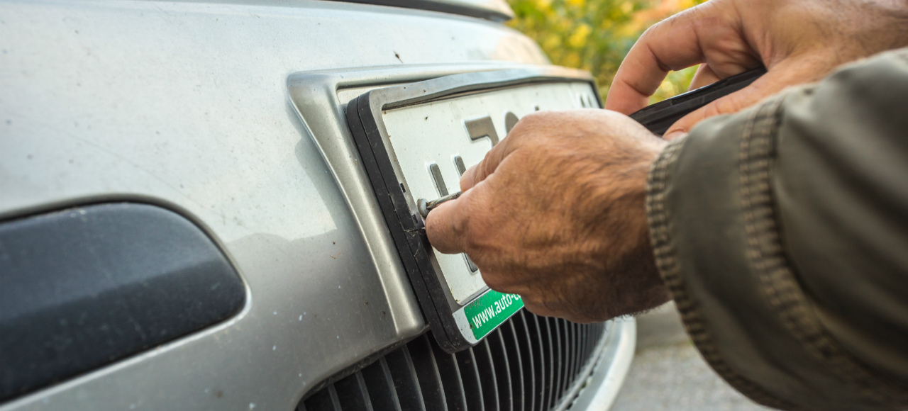 ГИБДД Москвы опровергла информацию о нехватке номеров