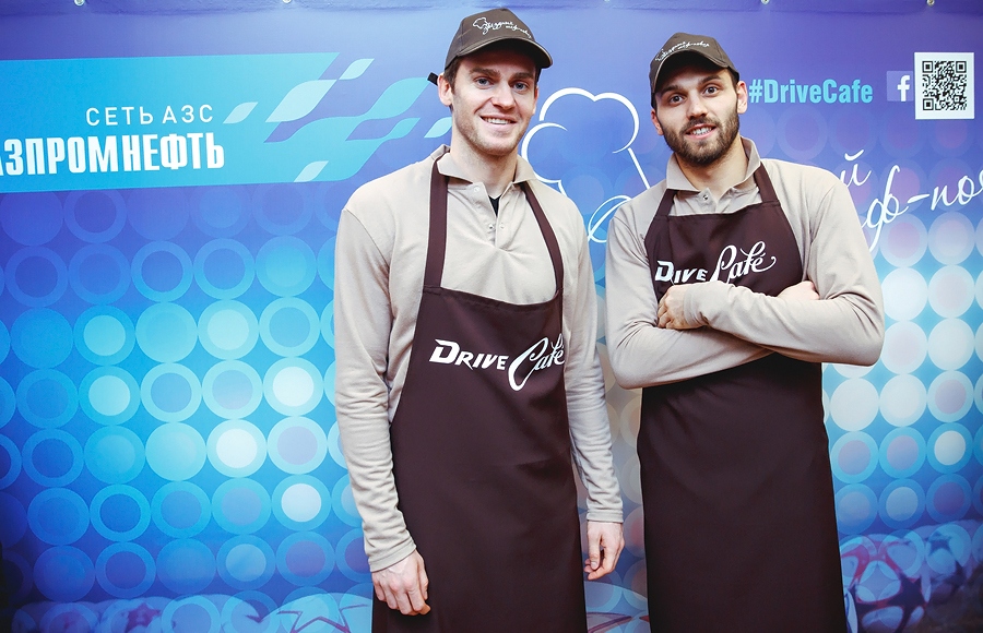 Клиентов АЗС «Газпромнефть» накормили футболисты «Зенита»