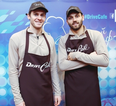 Клиентов АЗС «Газпромнефть» накормили футболисты «Зенита»