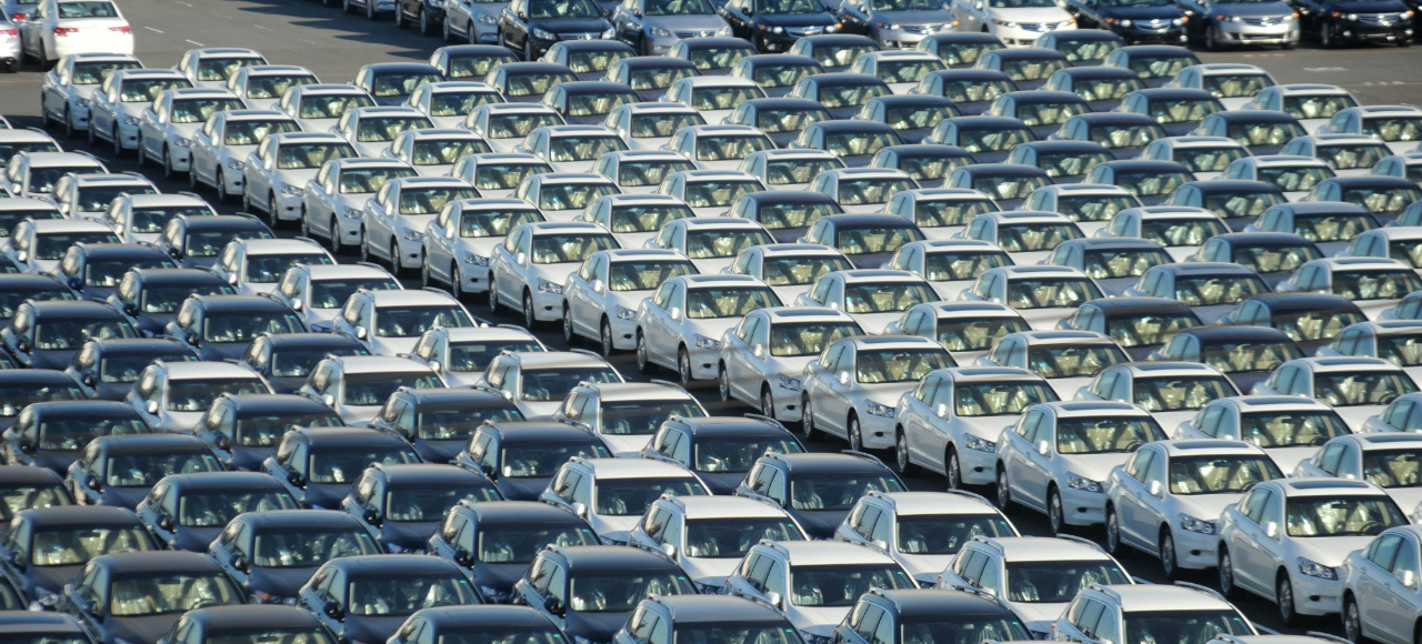 Автомобильный рынок России продолжает падать