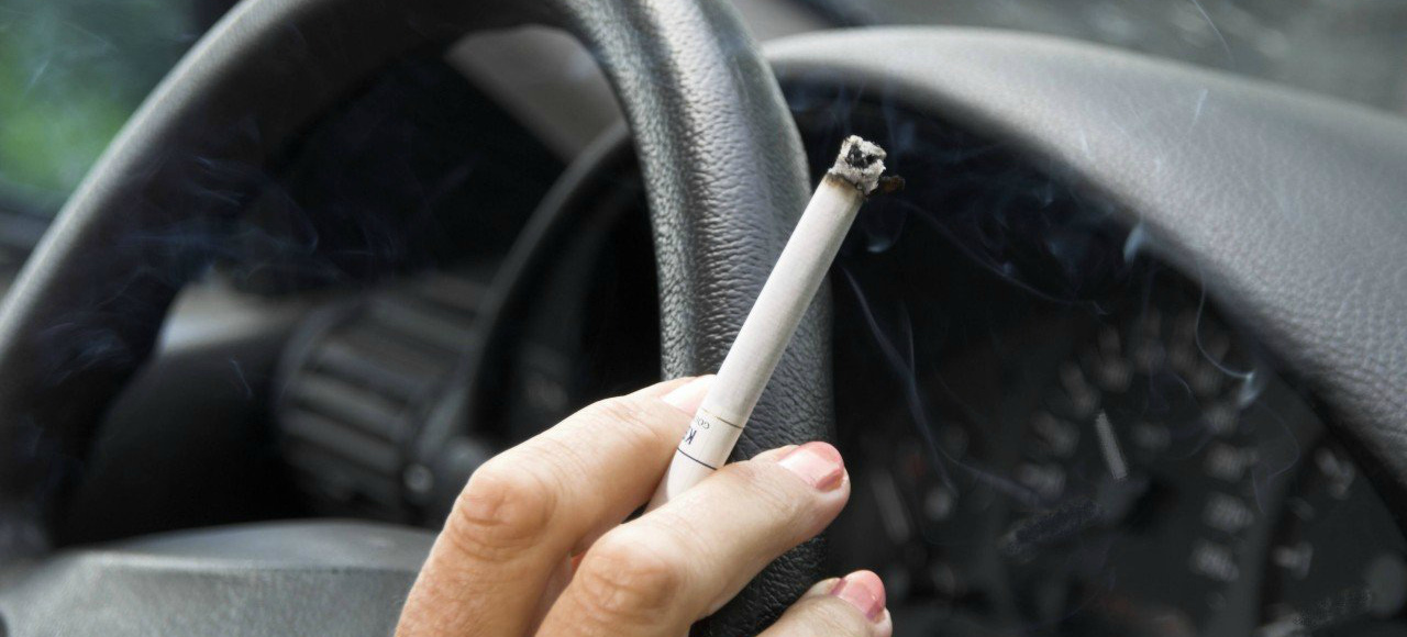 За рулем запретят курить
