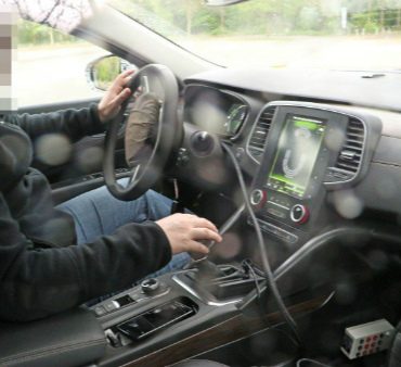 Салон Renault Laguna будет напоминать Tesla