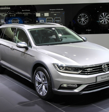 Женева 2015: Volkswagen вопреки ожиданиям привезли Passat Alltrack