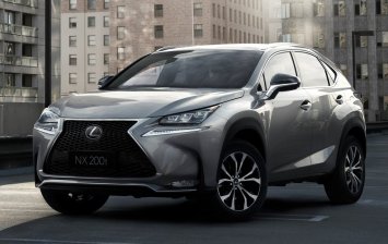 Lexus «скидывает» цены на четыре модели