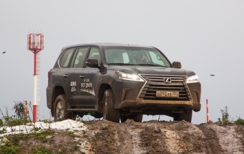 Lexus предлагает июльские скидки