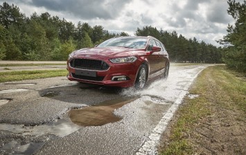 Автомобили Ford предупредят водителей о неровных дорогах