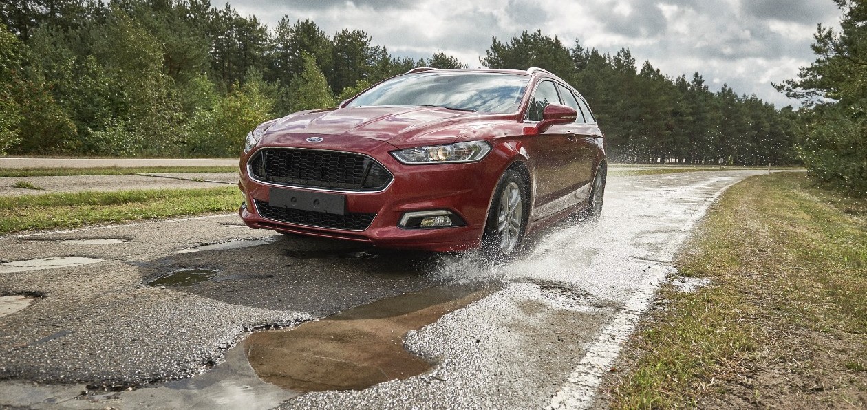 Автомобили Ford предупредят водителей о неровных дорогах