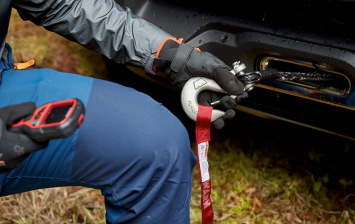 Новый Land Rover Defender получит штатную лебедку