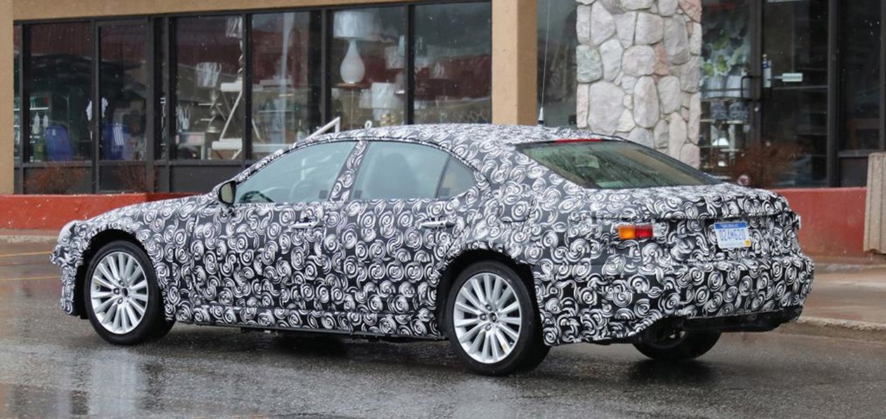 Появились шпионские фото нового Lexus