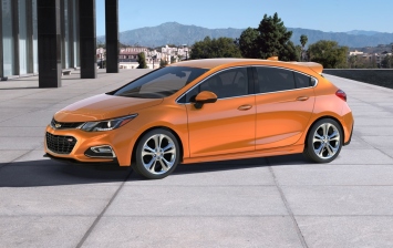 Стала известна цена нового хэтчбека Chevrolet Cruze