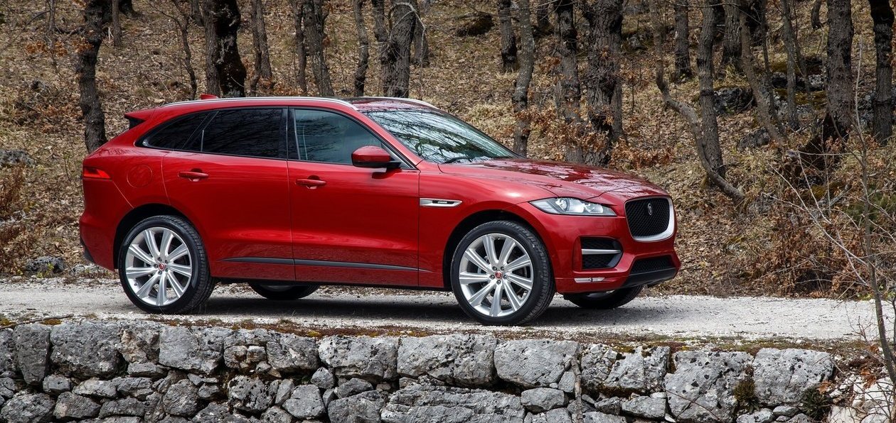 В Jaguar назвали дату российской премьеры F-Pace