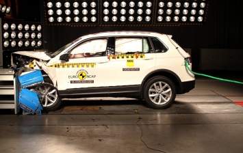 Новый Volkswagen Tiguan разбился на отлично