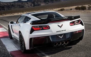 Chevrolet разрабатывает центральномоторный Corvette