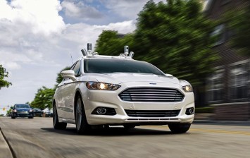Через пять лет Ford поедет без руля и педалей
