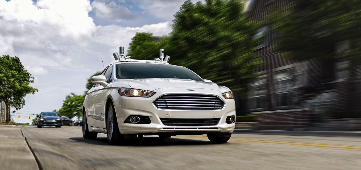 Через пять лет Ford поедет без руля и педалей