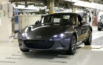 Новая Mazda MX-5 RF встала на конвейер