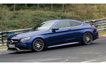 Mercedes испытывает на Нюрбургринге топовую версию C 63 AMG Coupe