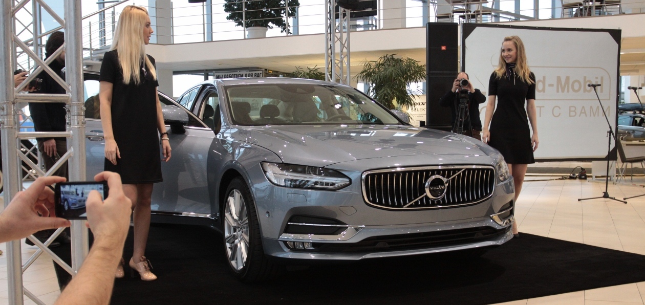 В Петербурге показали новый Volvo S90