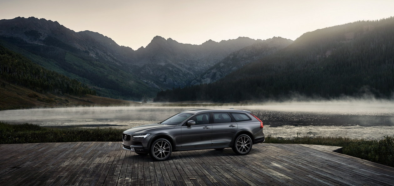 Новый Volvo V90 Cross Country появится в России к весне 2017 года