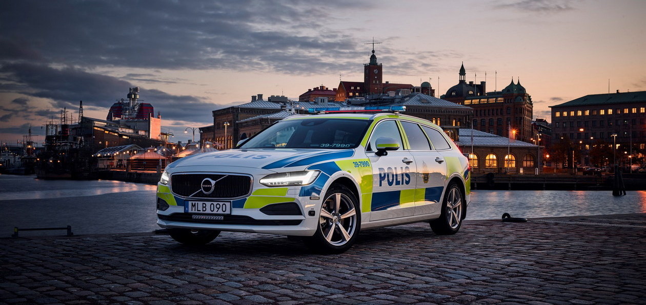 Шведские полицейские будут ездить на новом Volvo V90