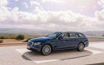 Mercedes оценил в рублях две версии универсала E-Class