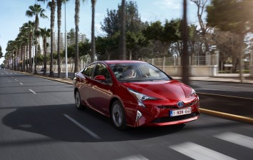 Новая Toyota Prius получила российский ценник