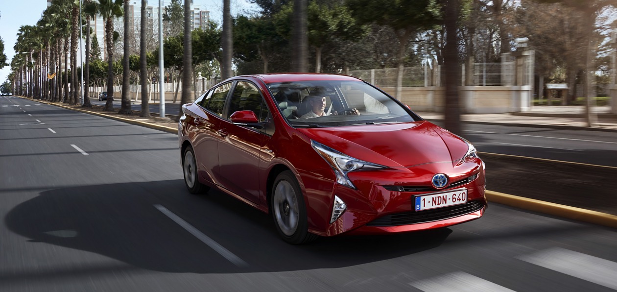 Новая Toyota Prius получила российский ценник