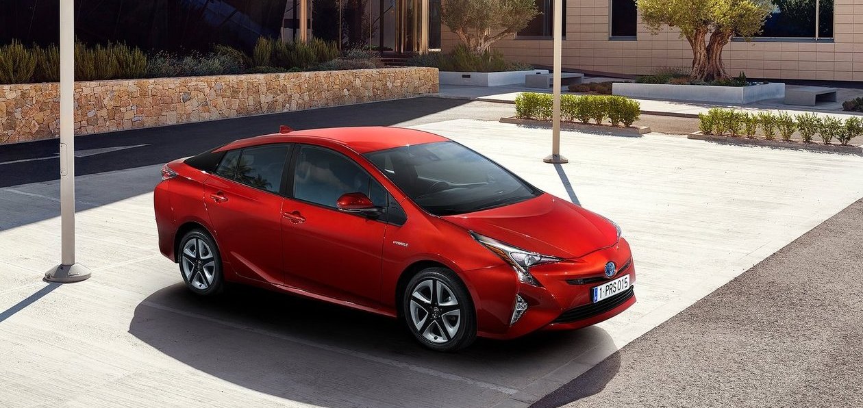 Новая Toyota Prius доехала до России