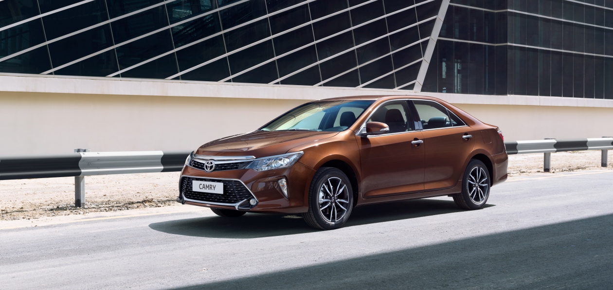 Toyota озвучила российский ценник обновленной Camry