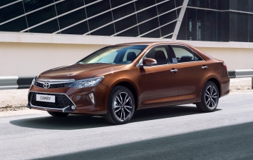 Toyota озвучила российский ценник обновленной Camry