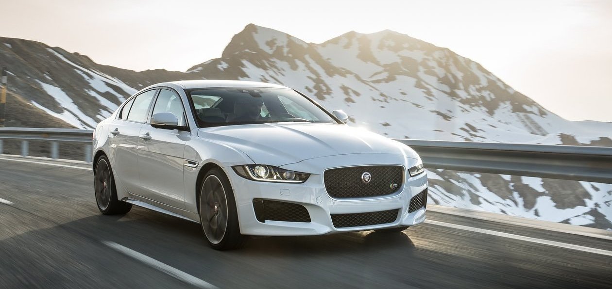 Jaguar испытывает новый XE SVR
