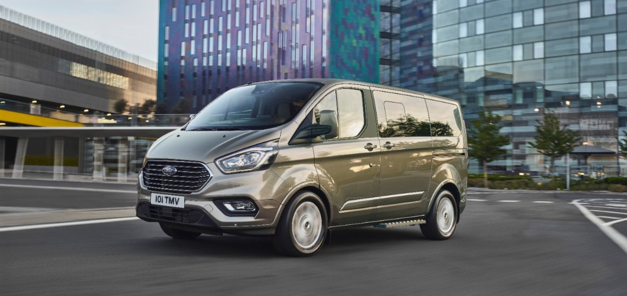 Ford показал обновленный Tourneo Custom