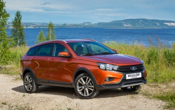 АвтоВАЗ показал интерьер Lada Vesta SW Cross