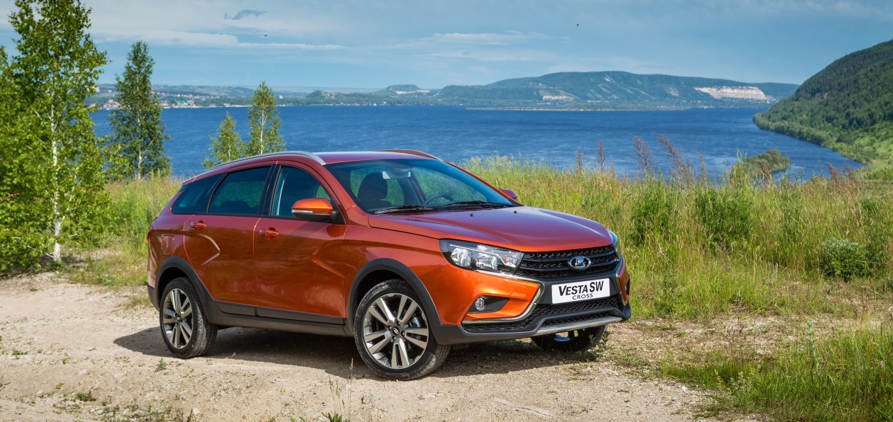 АвтоВАЗ показал интерьер Lada Vesta SW Cross