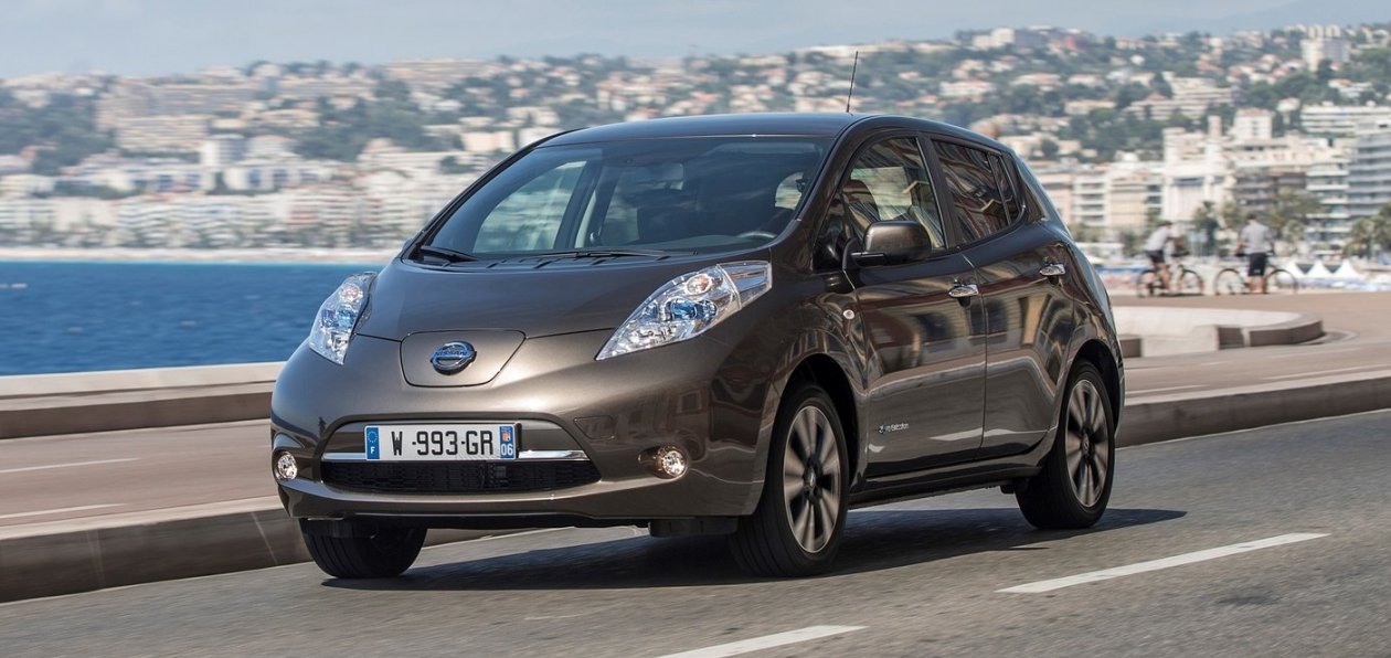 Nissan научит Leaf парковаться без помощи водителя