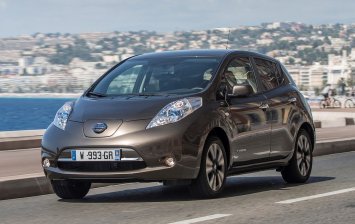 Nissan научит Leaf парковаться без помощи водителя