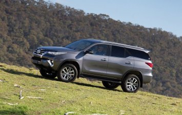 Внедорожник Toyota Fortuner доедет до России осенью