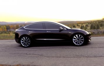 Стали известны характеристики самой доступной Tesla
