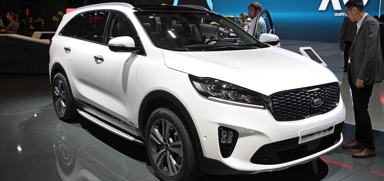 Франкфурт 2017: Kia привезла большой кроссовер для России и маленький для Европы
