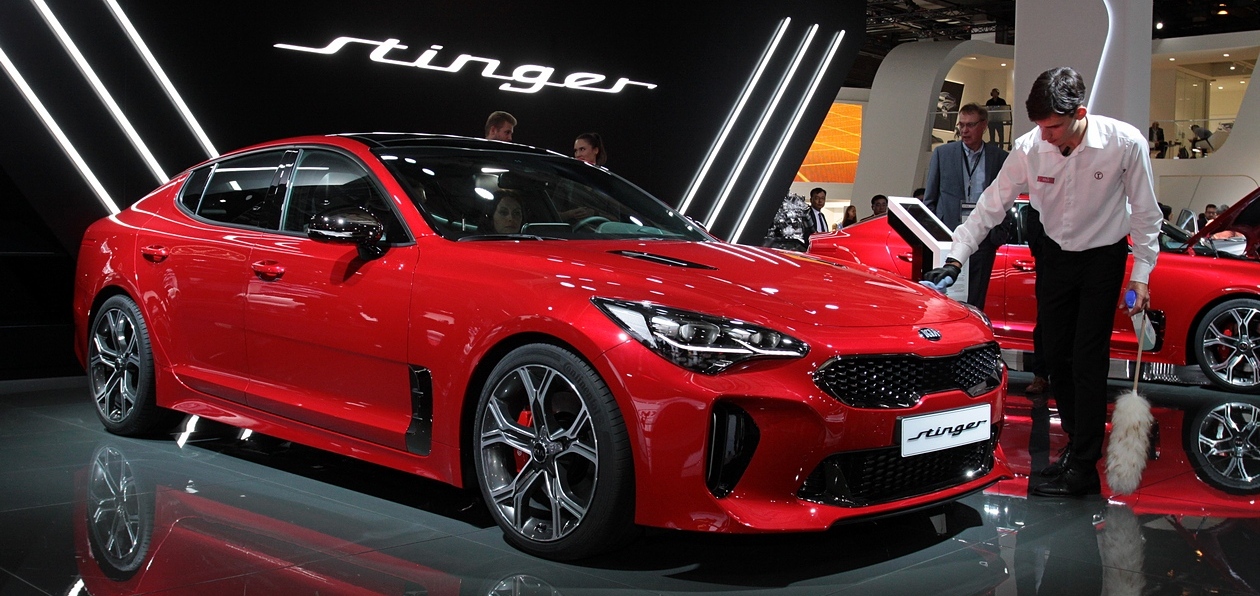 Франкфурт 2017: Kia Stinger появится в России по цене не менее 2 млн рублей