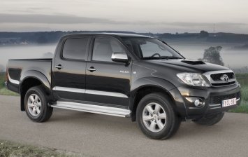 Toyota отзывает пикапы Hilux