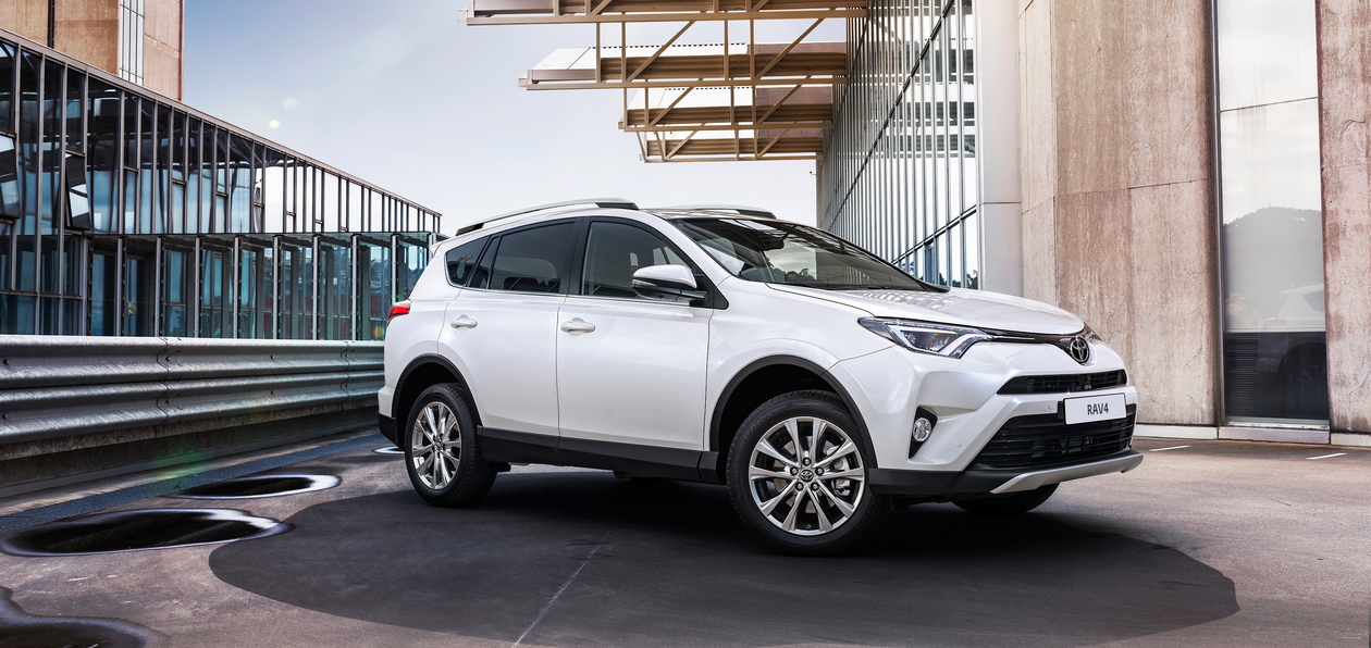 Toyota RAV4 получила новые комплектации и старый дизель