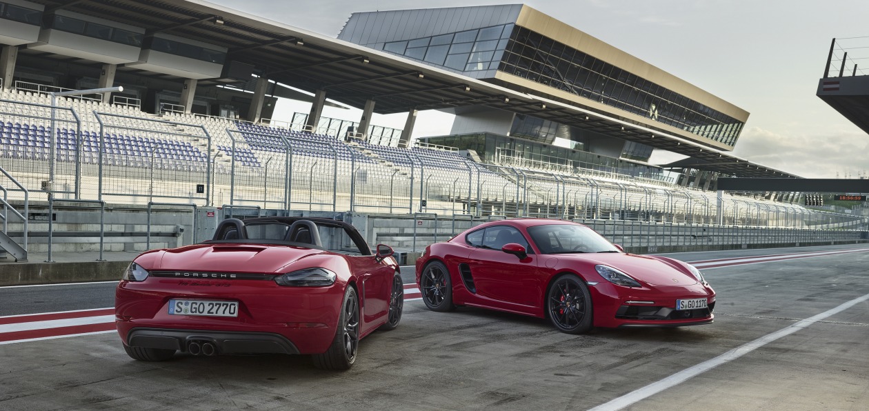 Купе и родстер Porsche 718 в версии GTS получили российские ценники