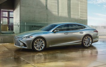Lexus представил в России новый LS