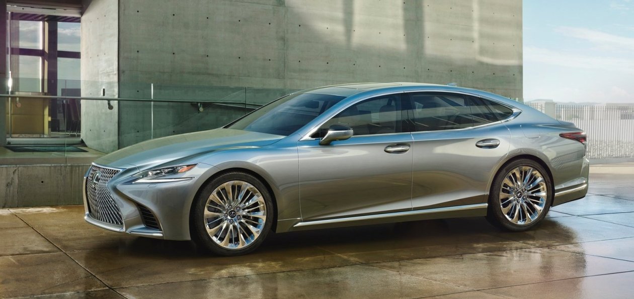 Lexus представил в России новый LS
